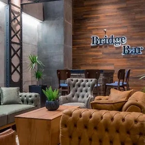 Hotell Bridge Tbilisi